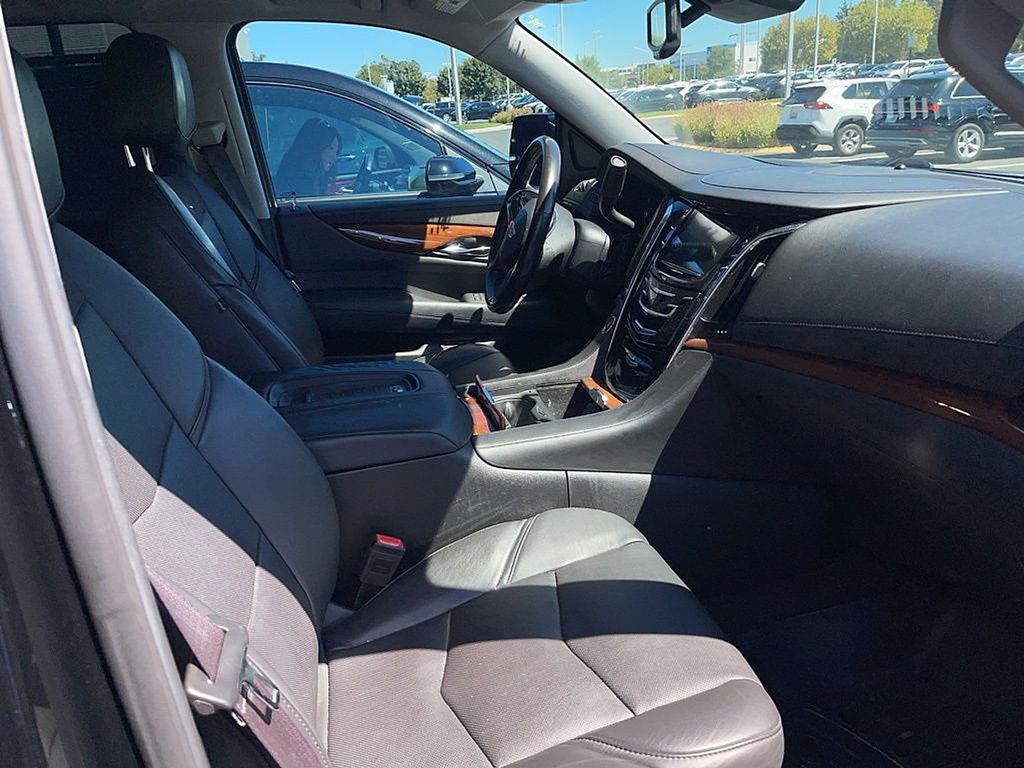 Thumbnail: 2016 Cadillac Escalade - 3
