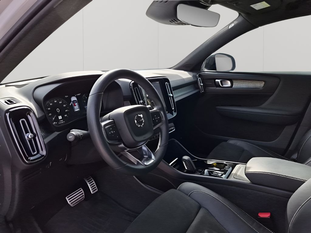 Used Car 2022 Volvo Xc40  R-design For Sale Under $20,000 In Austin, Texas