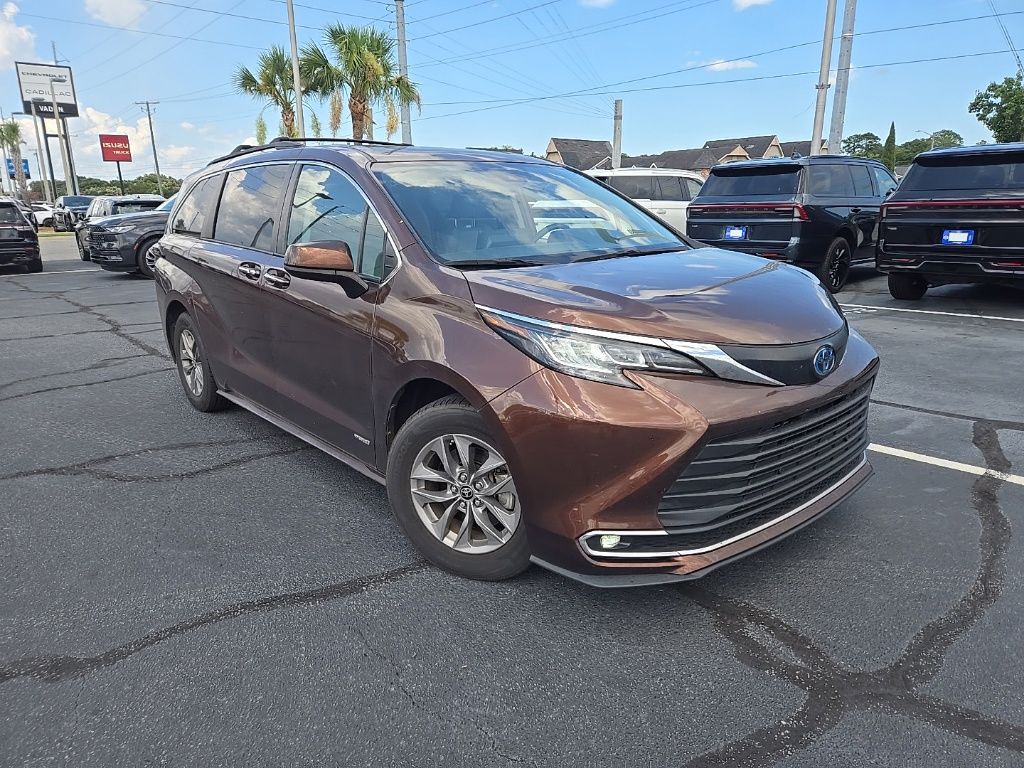 2021 Toyota Sienna XLE 7-Passenger AWD