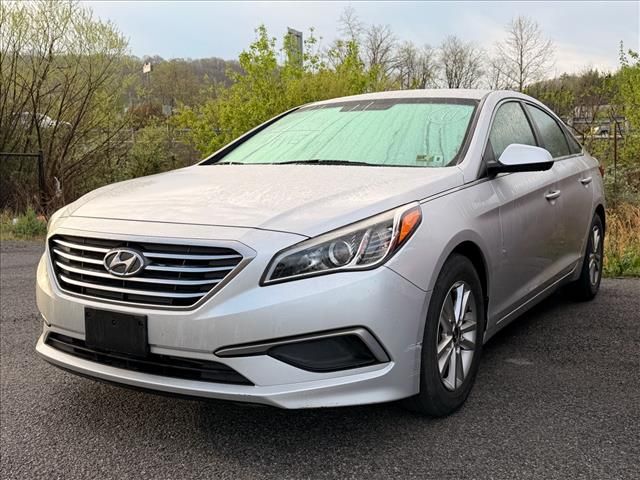 Symphony Silver 2016 Hyundai Sonata SE FWD Sedan Front-Wheel Drive 6-Speed Automatic