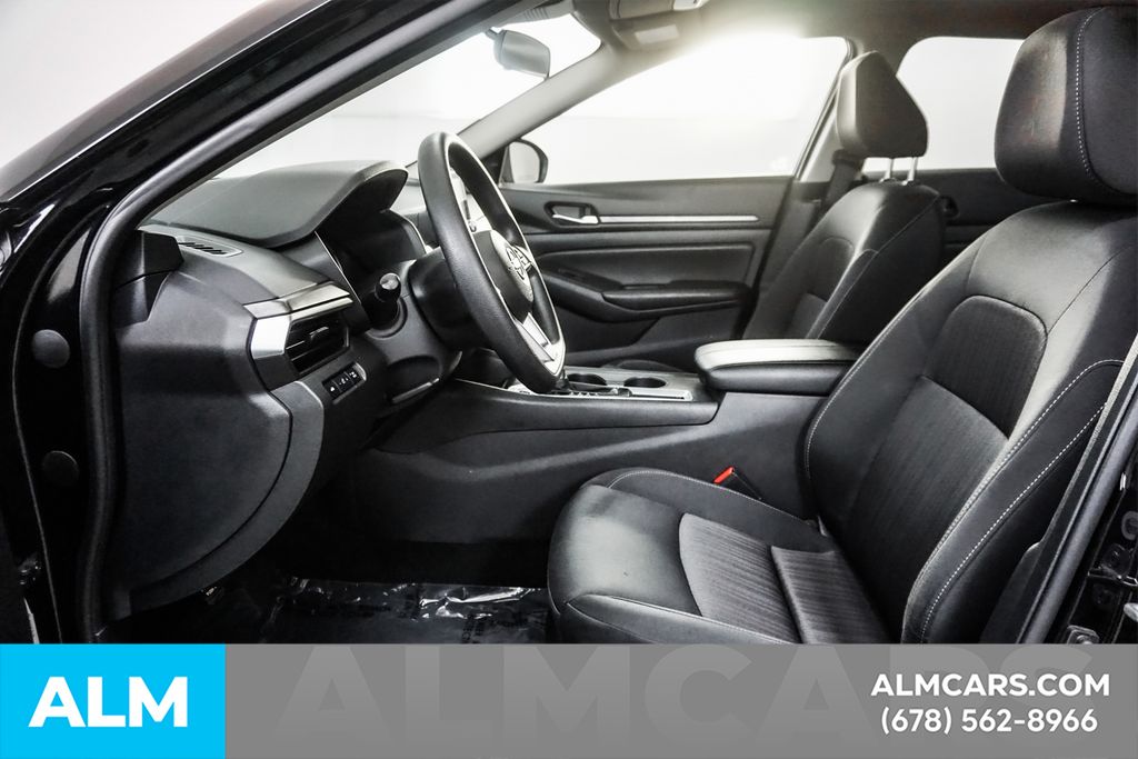 Used 2025 Black Nissan 2.5 SV image 16