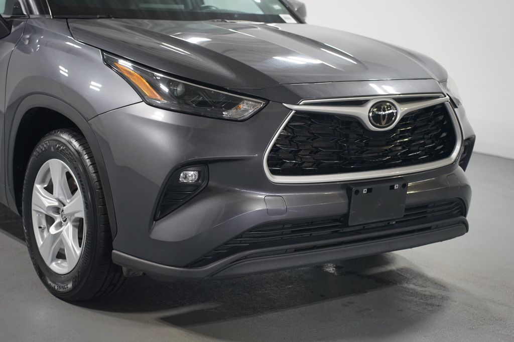 Thumbnail: 2023 Toyota Highlander - 4