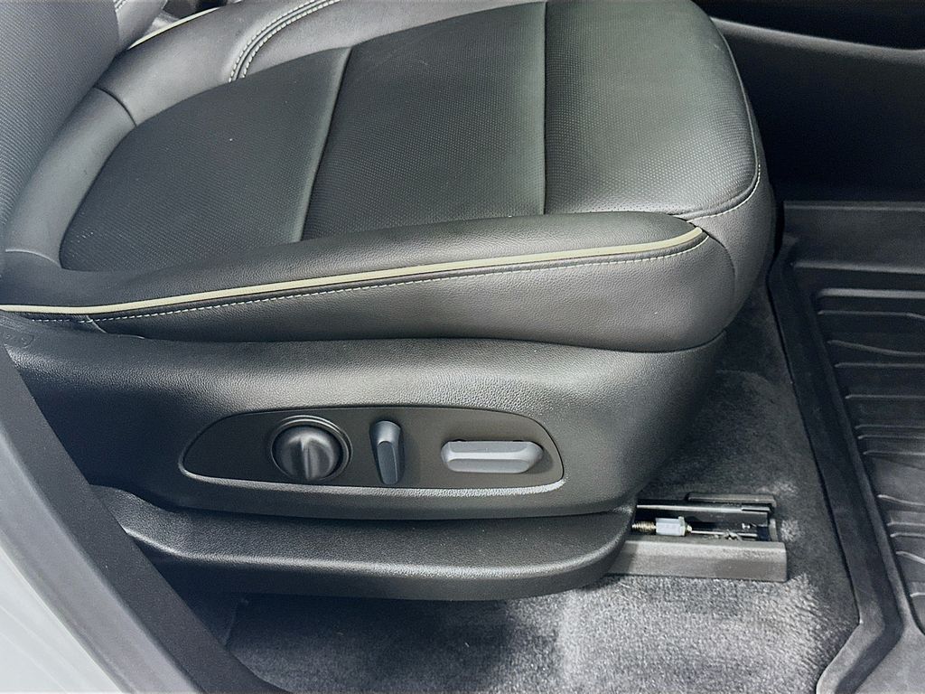 Used 2023 White Chevrolet Premier image 23