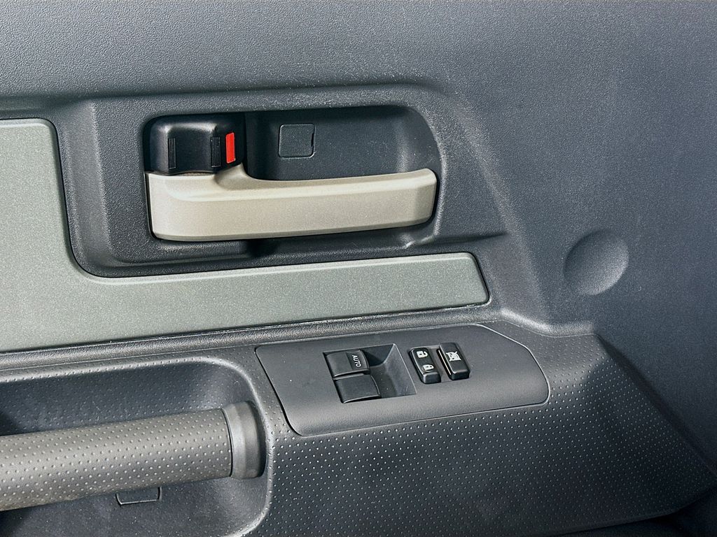 Thumbnail: 2012 Toyota FJ Cruiser - 17