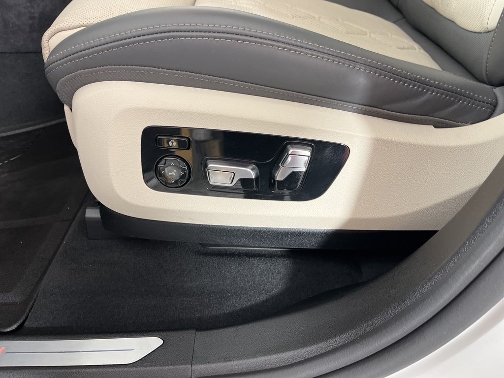 Thumbnail: 2025 BMW X7 - 27