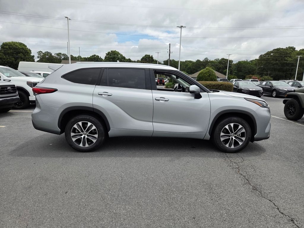 Used 2022 Toyota Highlander Hybrid SUV