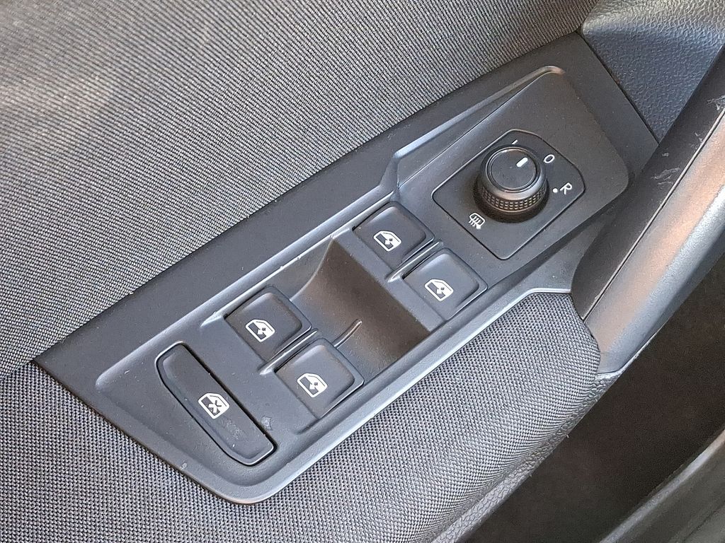 Thumbnail: 2021 Volkswagen Tiguan - 26