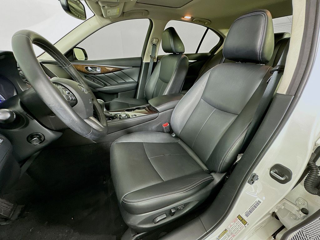 Thumbnail: 2015 INFINITI Q50 - 21