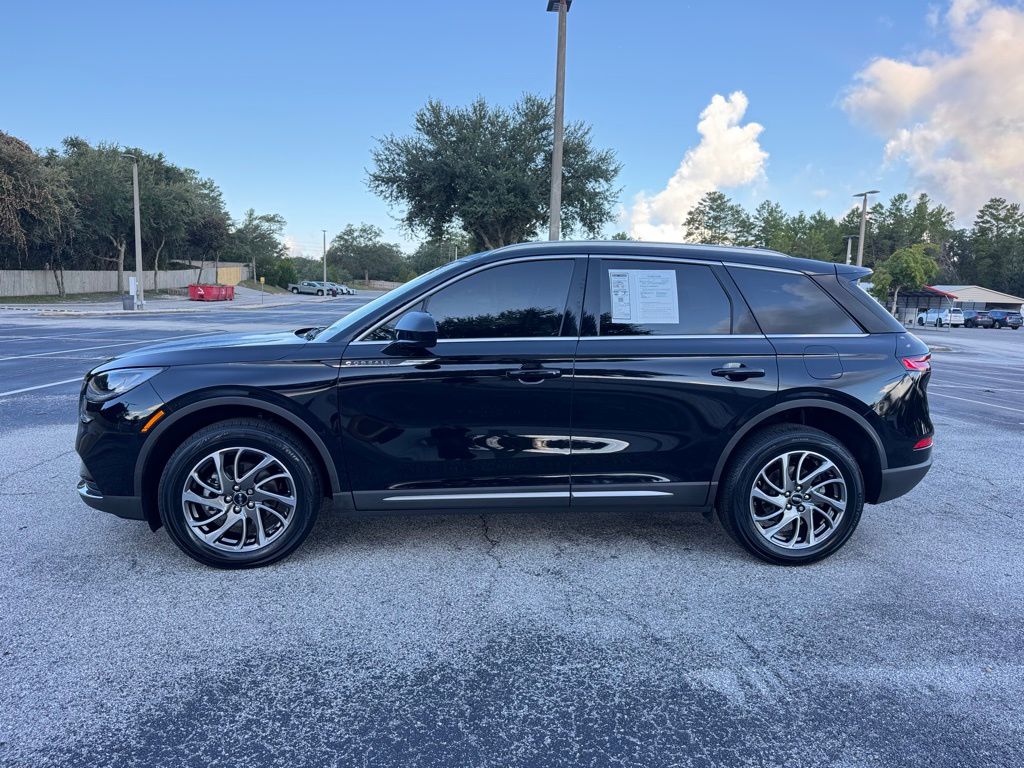 2021 Lincoln Corsair Standard photo 4