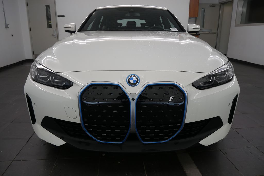 2024 BMW i4 eDrive40 9