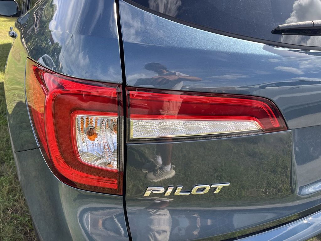 2021 Honda Pilot EX 9