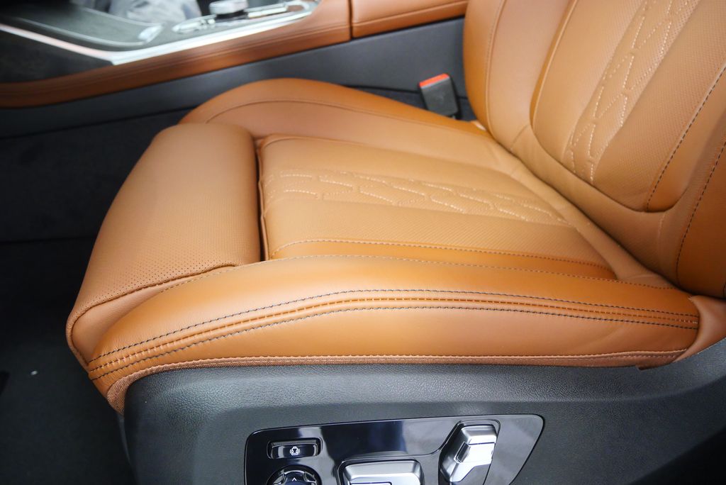 Thumbnail: 2026 BMW X7 - 10