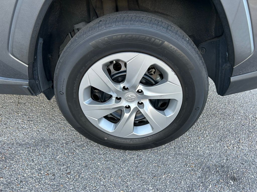 Thumbnail: 2022 Toyota RAV4 - 9