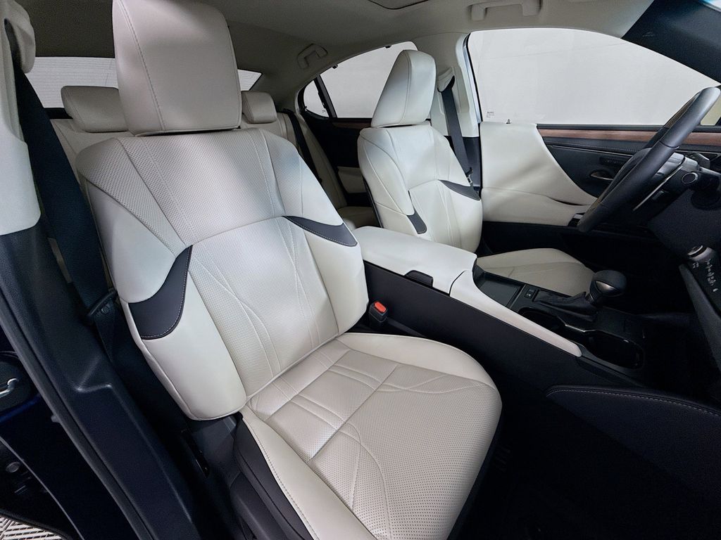Thumbnail: 2025 Lexus ES - 29