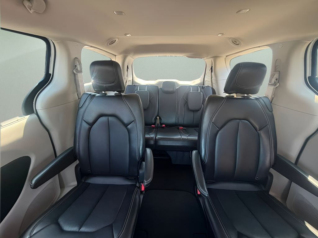 Used 2024 Chrysler Pacifica Van