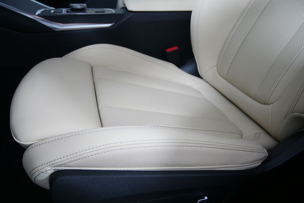 Thumbnail: 2026 BMW 3 Series - 10