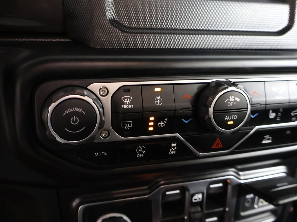 Used 2023 Gray Jeep Altitude image 45