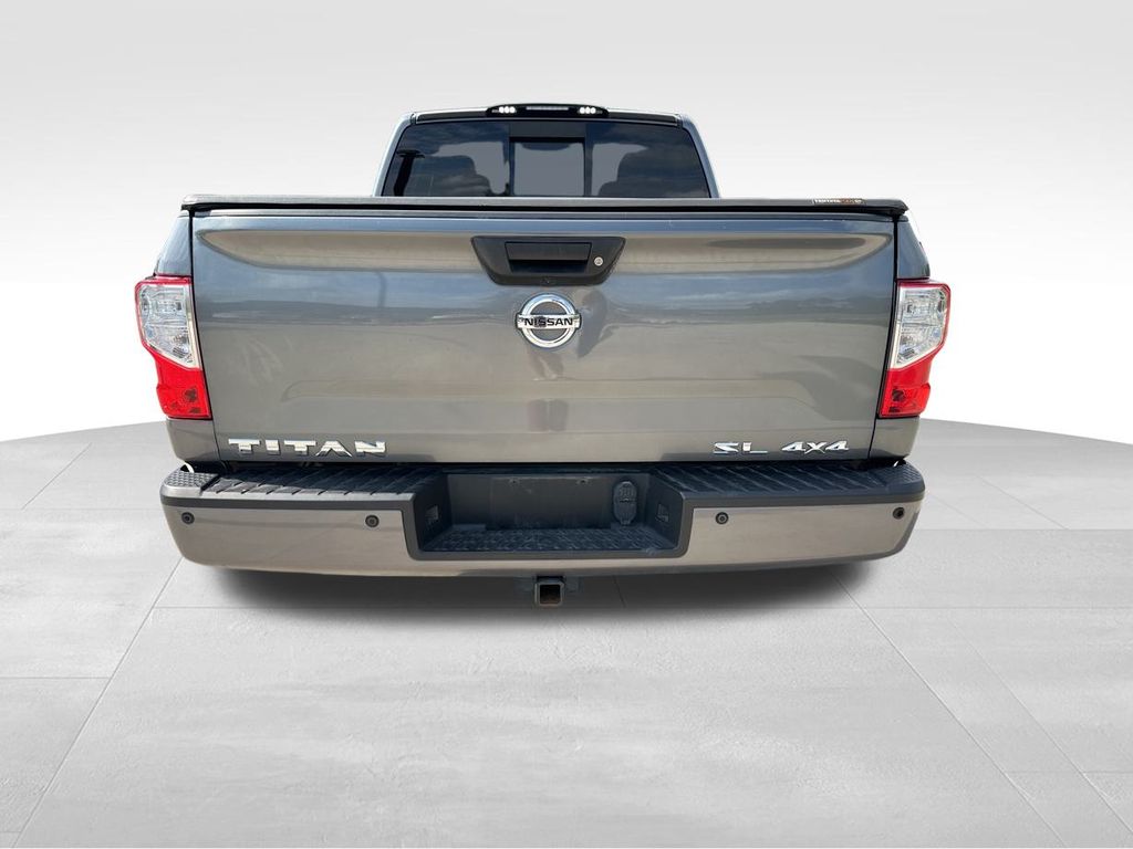 2017 Nissan Titan SL 22