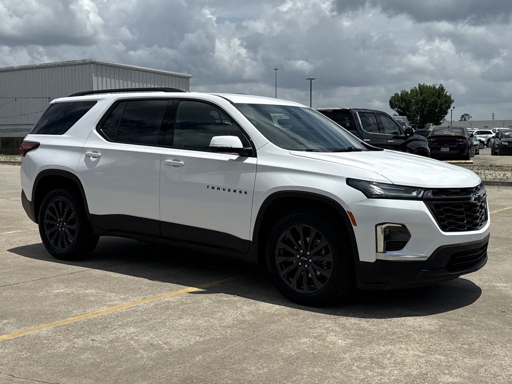 2023 Chevrolet Traverse RS White at Community Kia