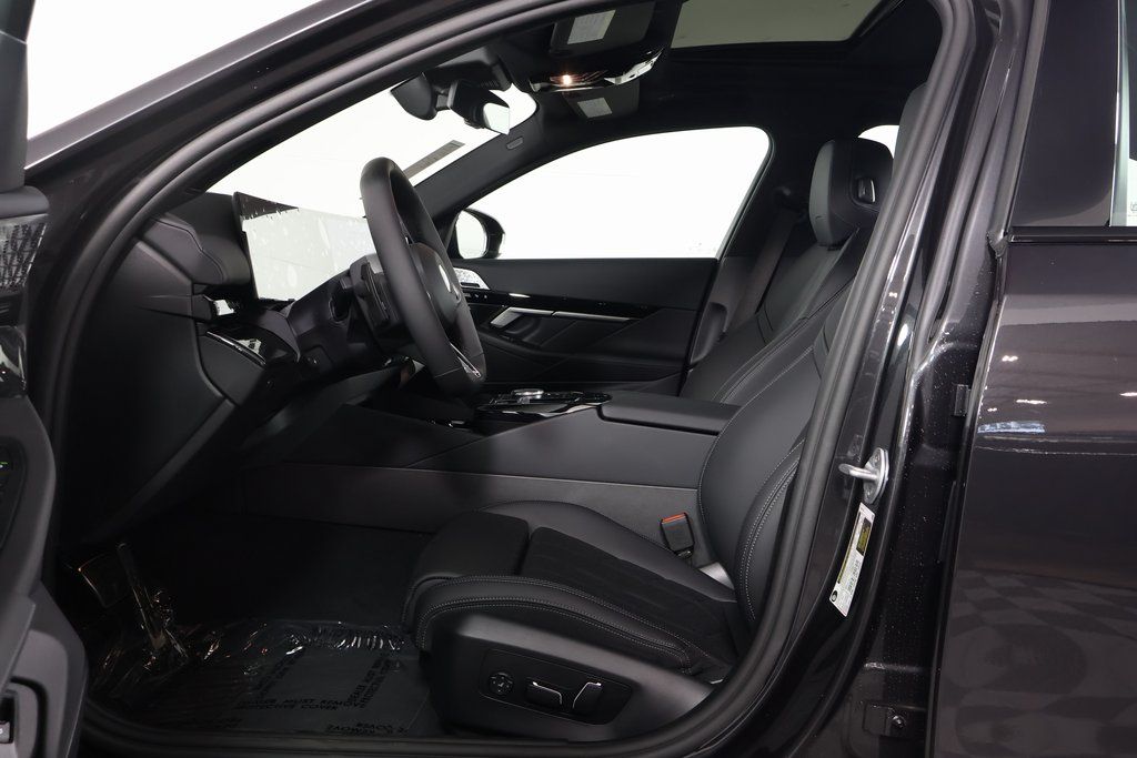 2025 BMW 5 Series 530i 5