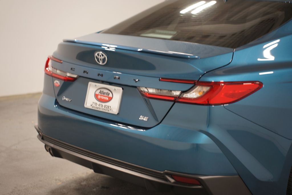 2025 Toyota Camry SE 9