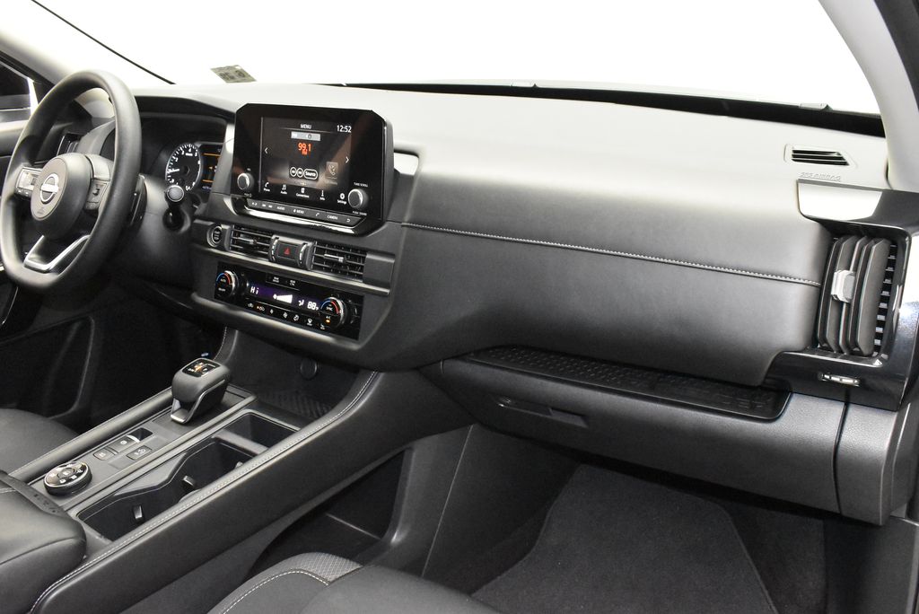 Thumbnail: 2024 Nissan Pathfinder - 25