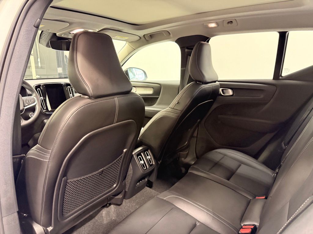 Thumbnail: 2026 Volvo XC40 - 20