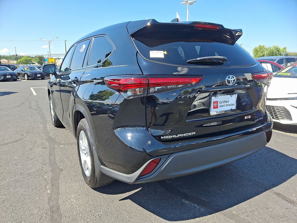 Thumbnail: 2022 Toyota Highlander - 4