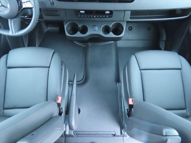 Thumbnail: 2025 Mercedes-Benz Sprinter - 17