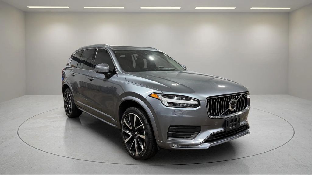 2020 Volvo XC90 T6 Momentum 6-Passenger AWD