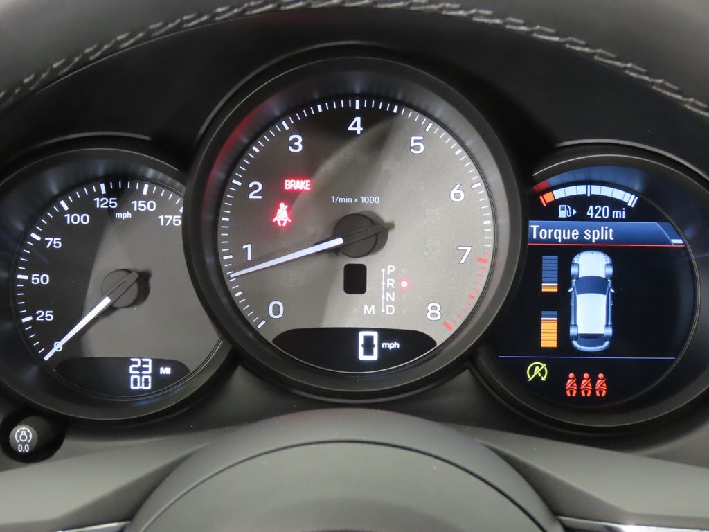 Thumbnail: 2026 Porsche Macan - 17