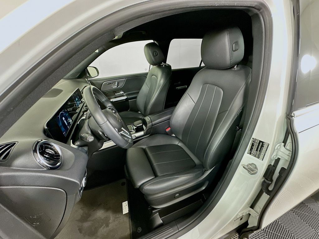 Thumbnail: 2020 Mercedes-Benz GLB - 20