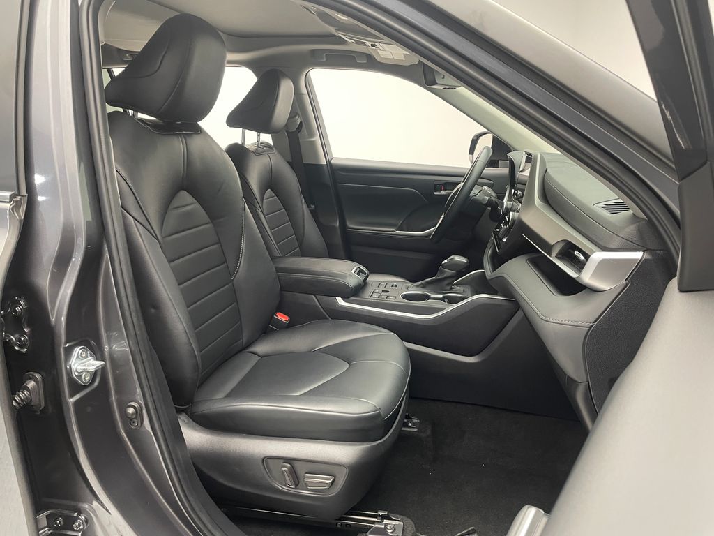 2024 Toyota Highlander XLE 18