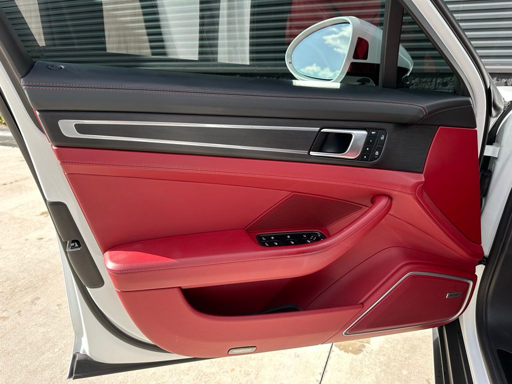 Thumbnail: 2023 Porsche Panamera - 18