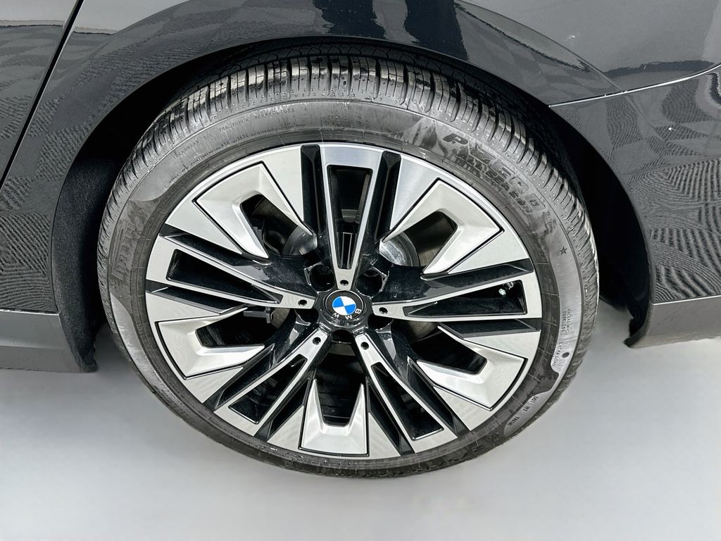 Thumbnail: 2026 BMW i5 - 23