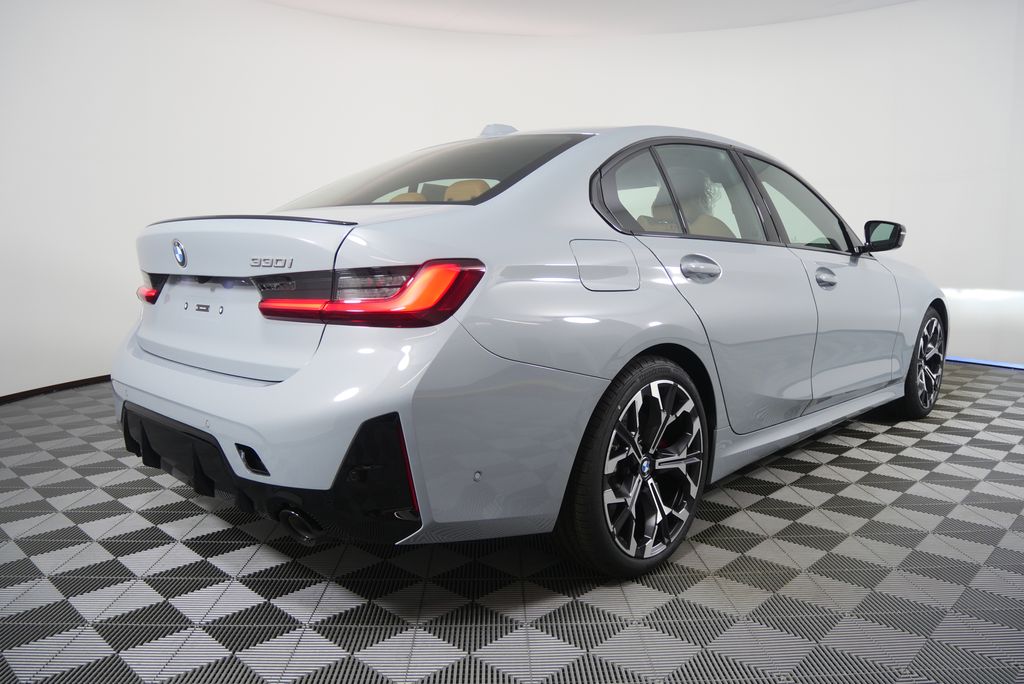 Thumbnail: 2026 BMW 3 Series - 3