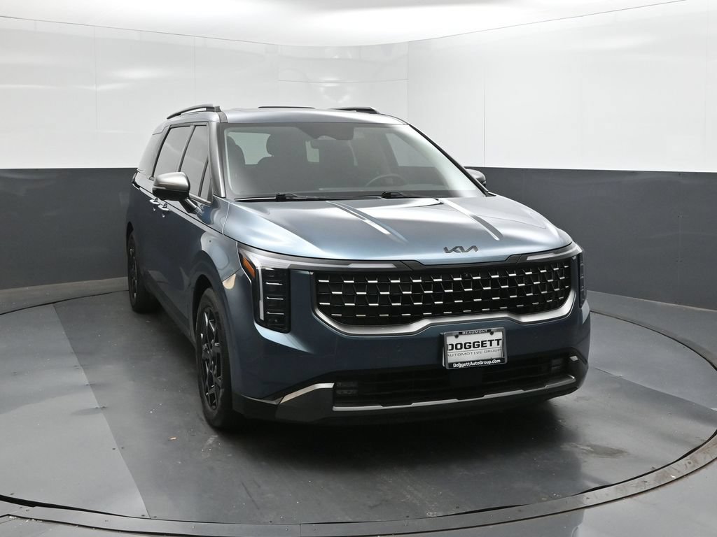 Used 2025 Kia Carnival Van
