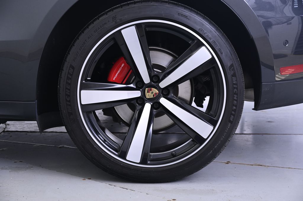 Thumbnail: 2022 Porsche Macan - 12