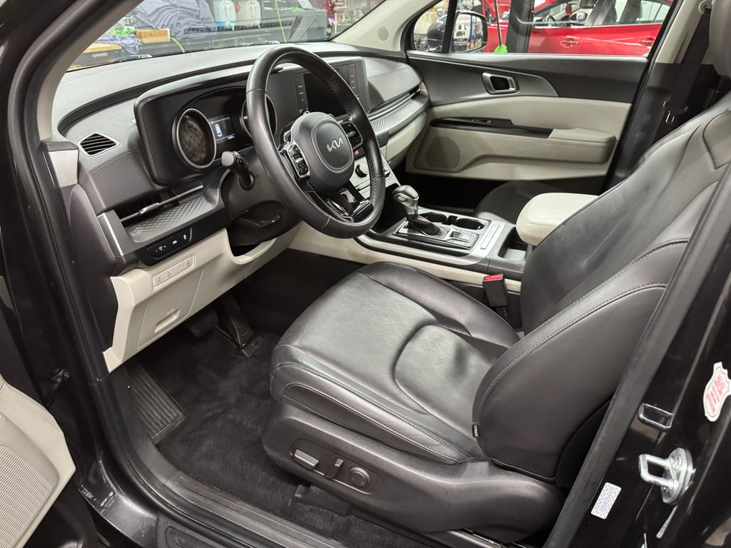 2024 Kia Carnival LX Seat Package
