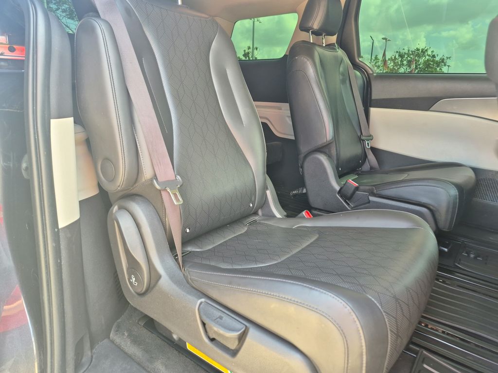 2022 Kia Carnival LXS Gray at Shottenkirk Kia Fort Bend