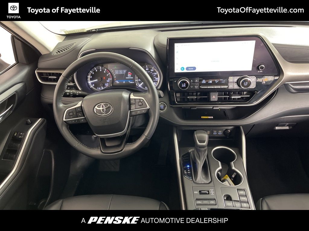 Thumbnail: 2023 Toyota Highlander - 5