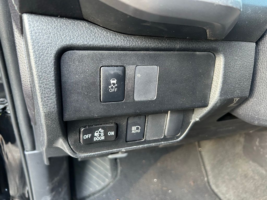 2020 Toyota Tacoma SR 17