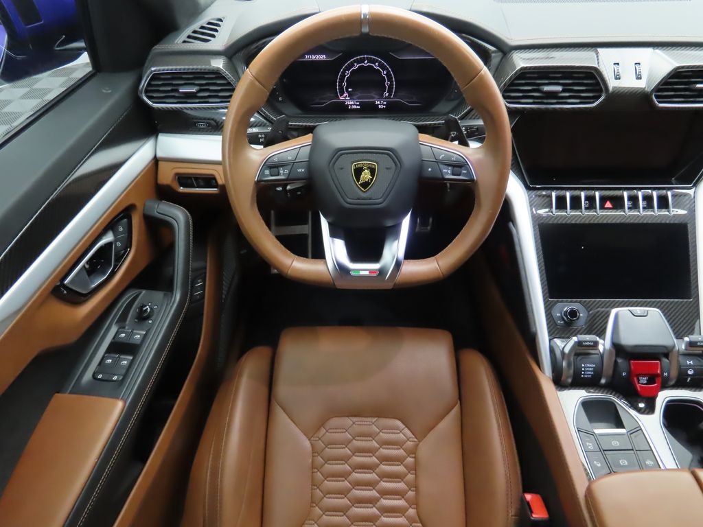 Thumbnail: 2022 Lamborghini Urus - 10