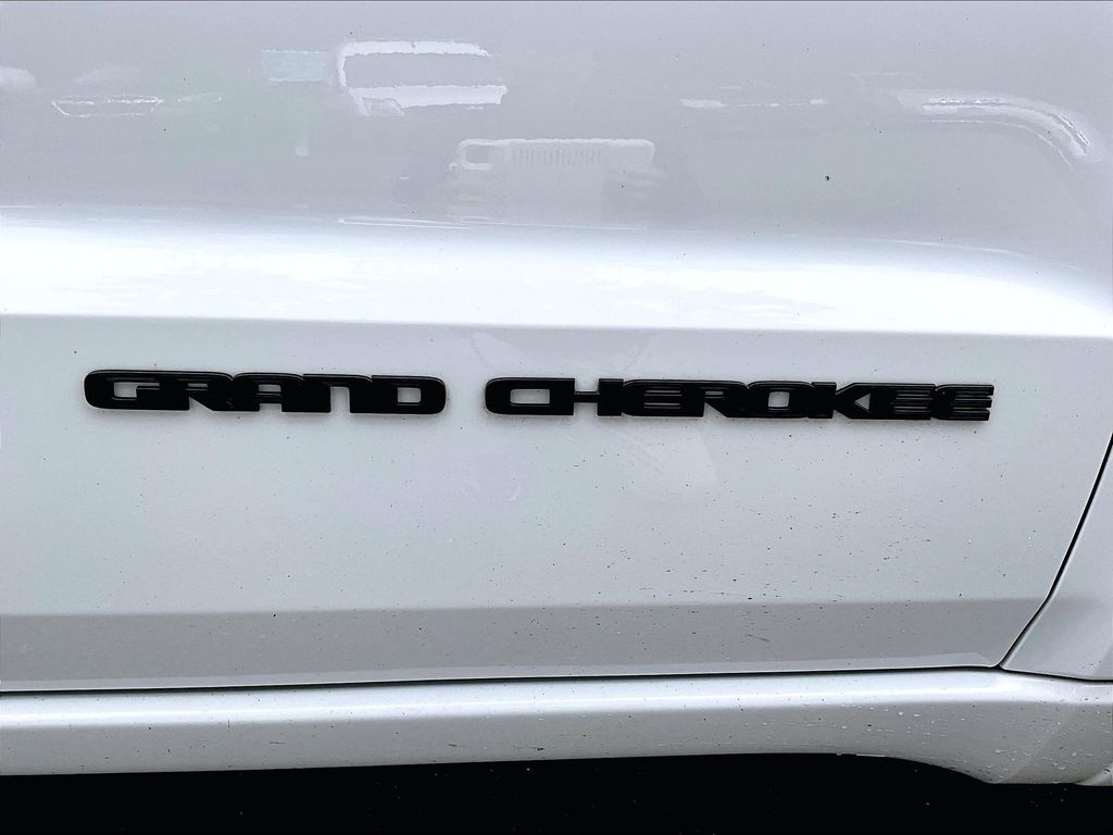 2019 Jeep Grand Cherokee — photo 28