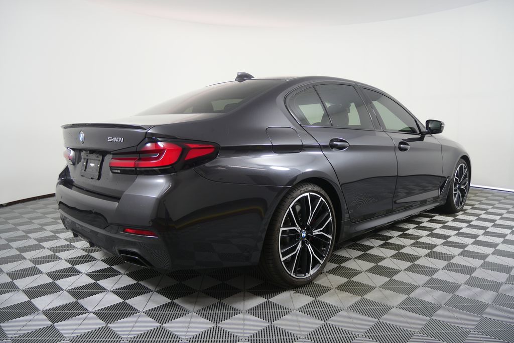 Thumbnail: 2023 BMW 5 Series - 3