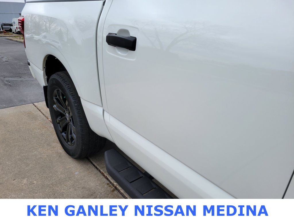 2023 Nissan Titan SV photo