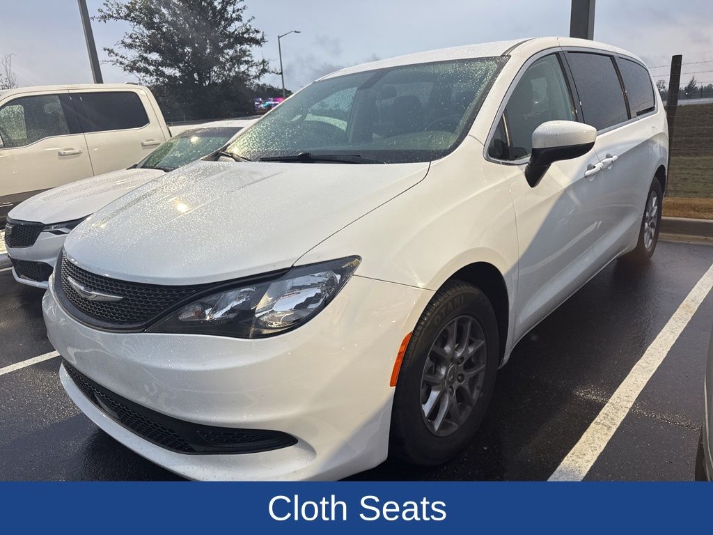 2022 Chrysler Voyager LX
