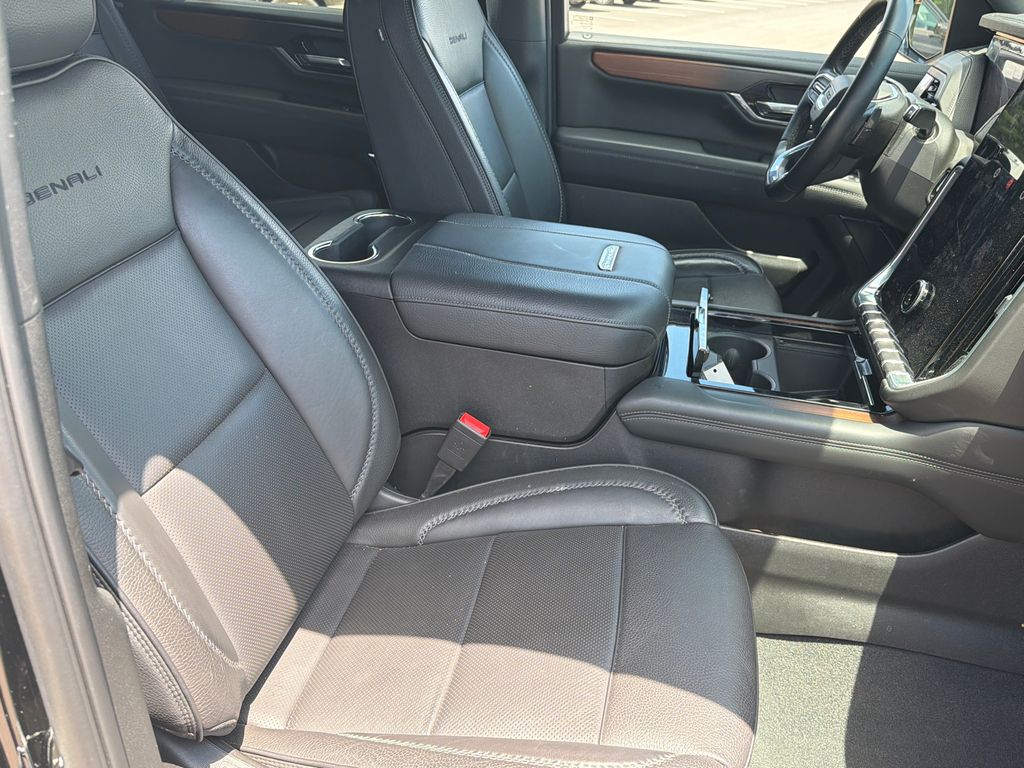 Used 2025 Onyx Black GMC Denali image 13