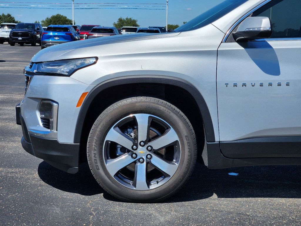 2022 Chevrolet Traverse LT Leather 8