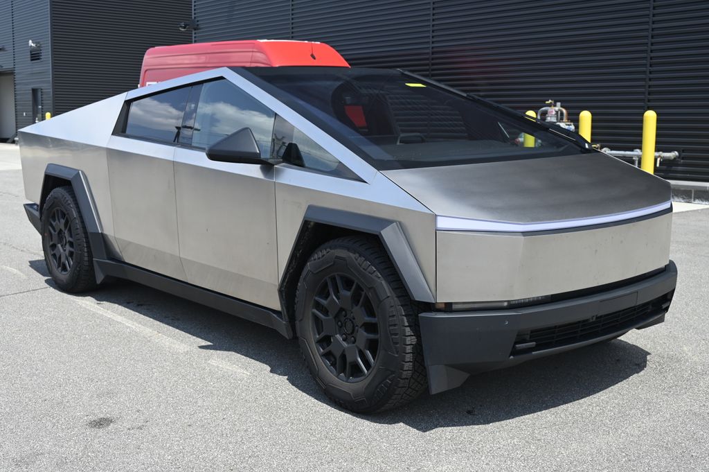 Thumbnail: 2024 Tesla Cybertruck - 9